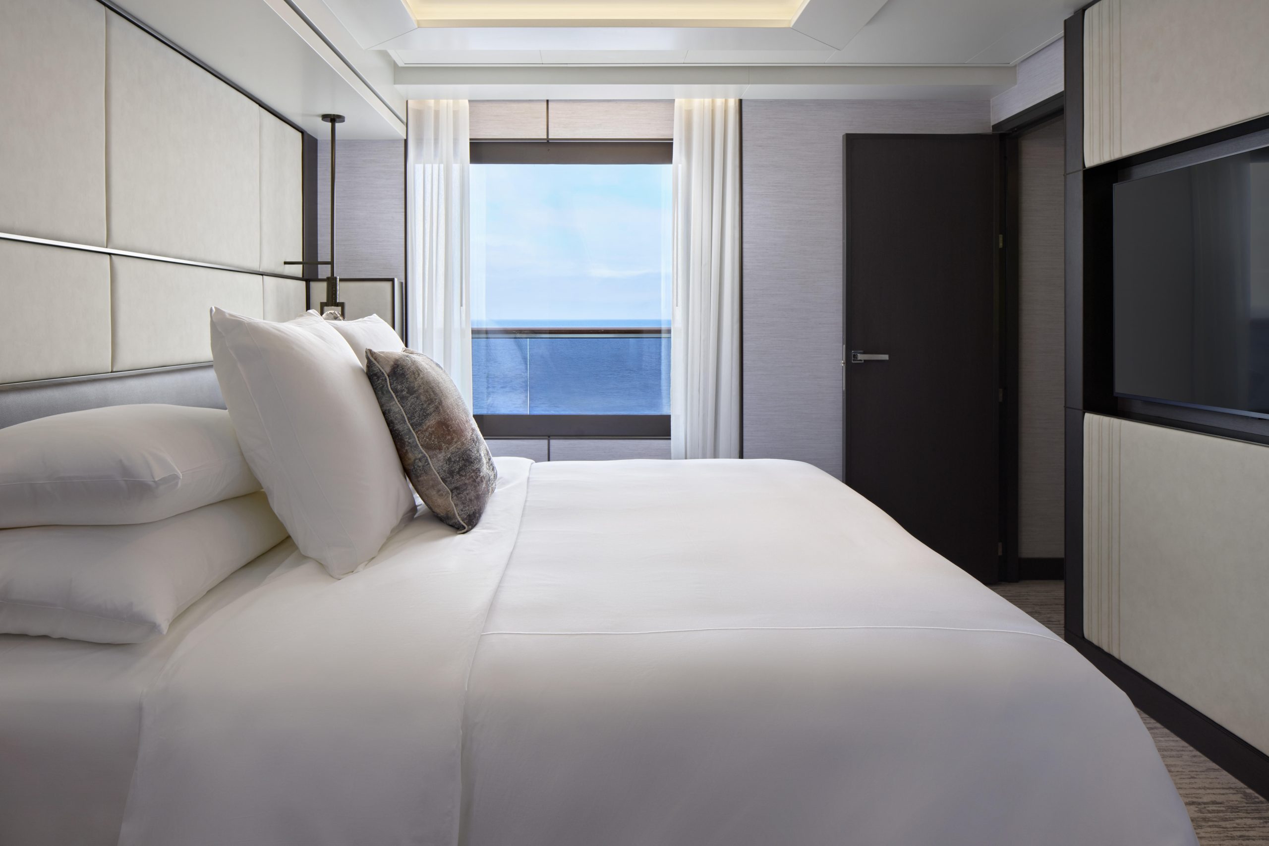 The View Suite on Luminara.

Photographer: Edgardo Contreras; Unlimited, perpetual, exclusive, irrevocable world wide license excluding broadcast and out of home. Shoot date: June 17-26, 2025.